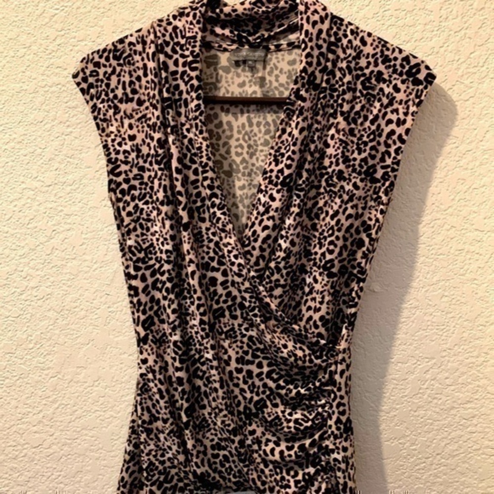 Vince Camuto XS blouse cheetah print